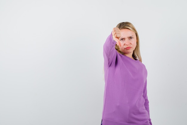 Free photo expressive young woman posing