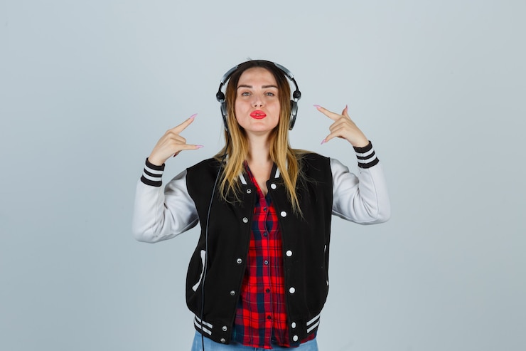 Free Photo expressive young woman posing