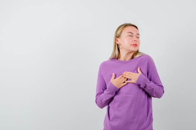 Free photo expressive young woman posing