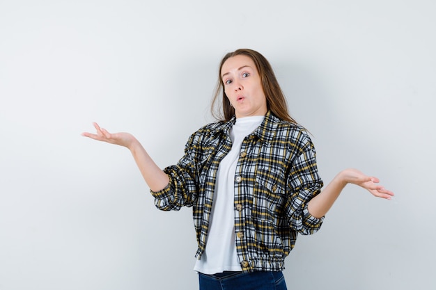 Free photo expressive young woman posing