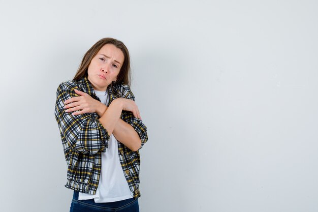 Free photo expressive young woman posing