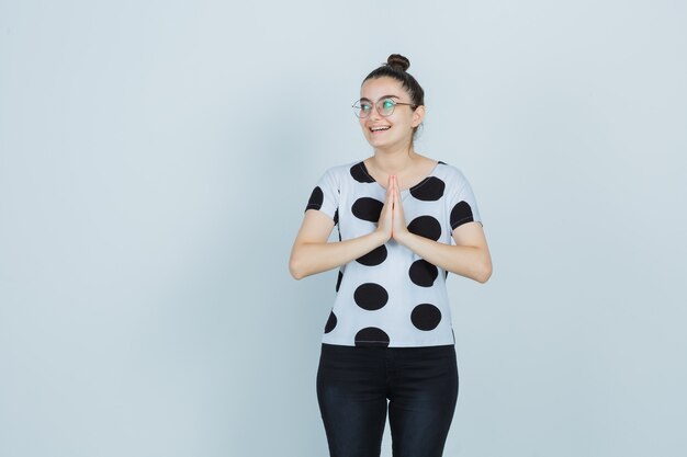 Free photo expressive young woman posing