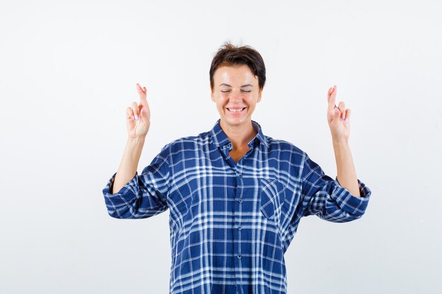 Free photo expressive young woman posing