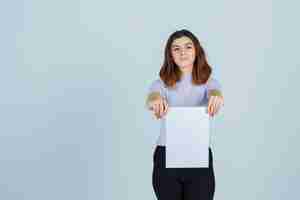 Free photo expressive young woman posing