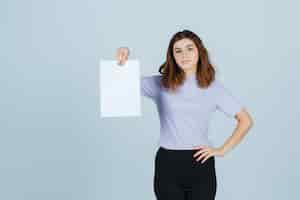 Free photo expressive young woman posing