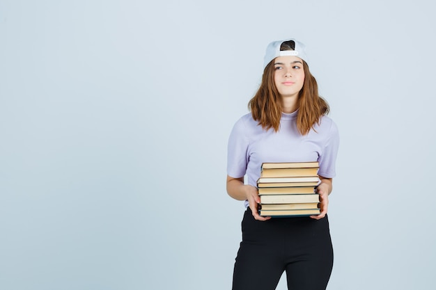 Free photo expressive young woman posing