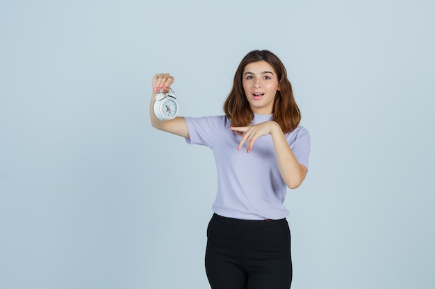 Free photo expressive young woman posing