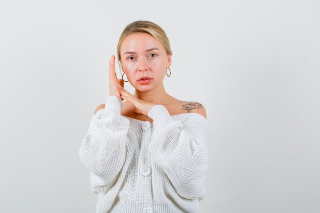 Free photo expressive young woman posing