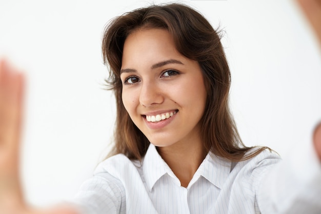 Free photo expressive young woman posing