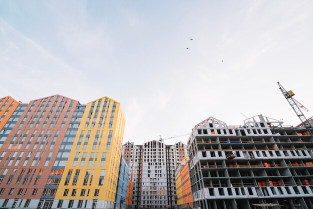 Foto gratuita esterno dell'edificio zona residenziale