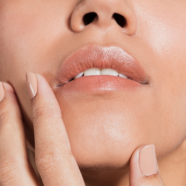 Free photo extreme close-up shot young woman's face