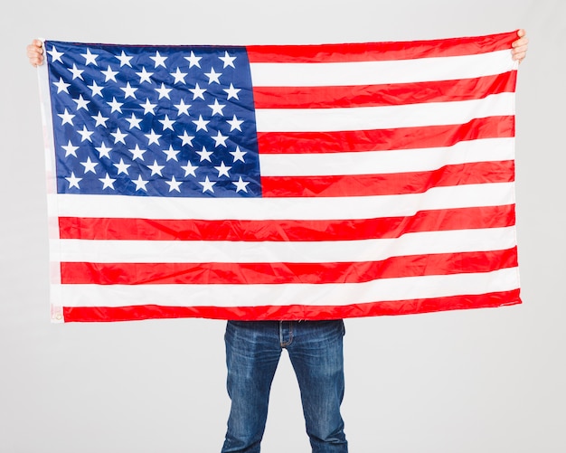 Free photo faceless man behind usa flag