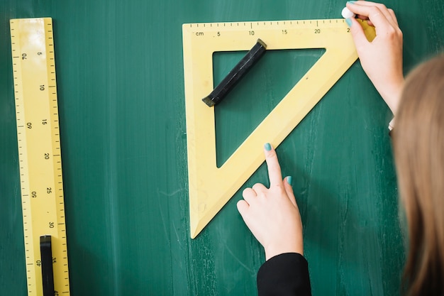 Free photo faceless woman charting on blackboard