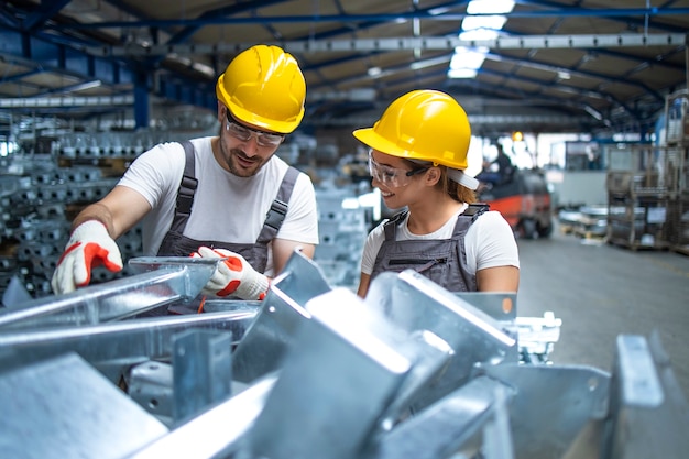 Free photo factory workers working in production line