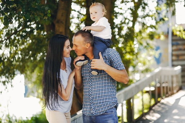 Famiglia in un parco