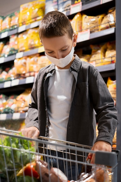 Free photo family shopping with face mask