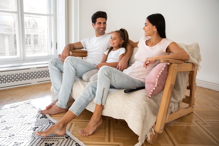 Free Photo family spending time in front of tv