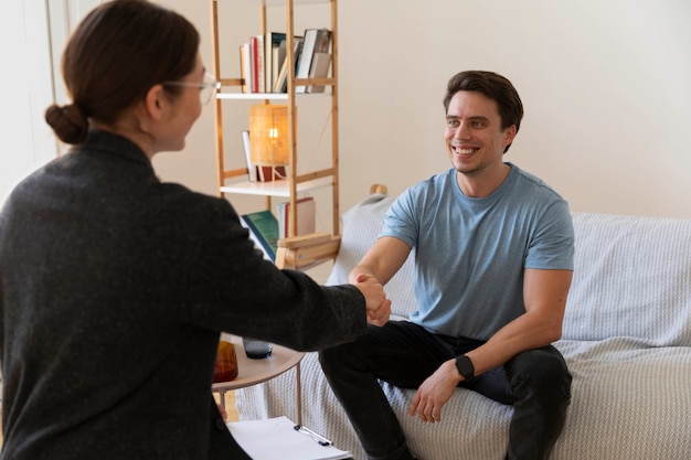 Free photo family therapy in psychologist office