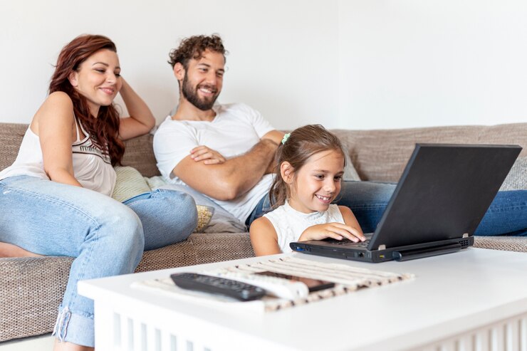 Free Photo family together in the living room