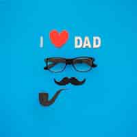 Foto gratuita fantastica composizione del giorno del padre con gli occhiali