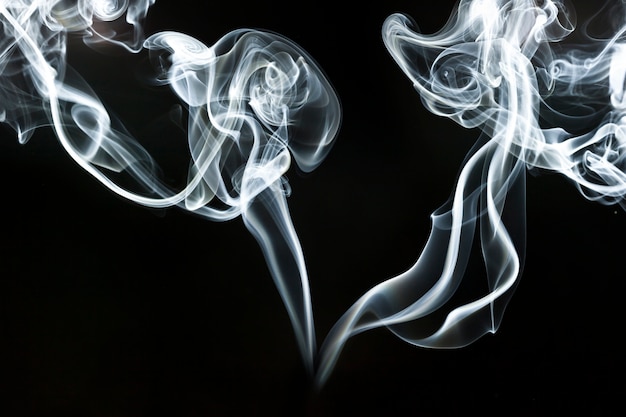 Foto gratuita fantastiche sagome di fumo bianco