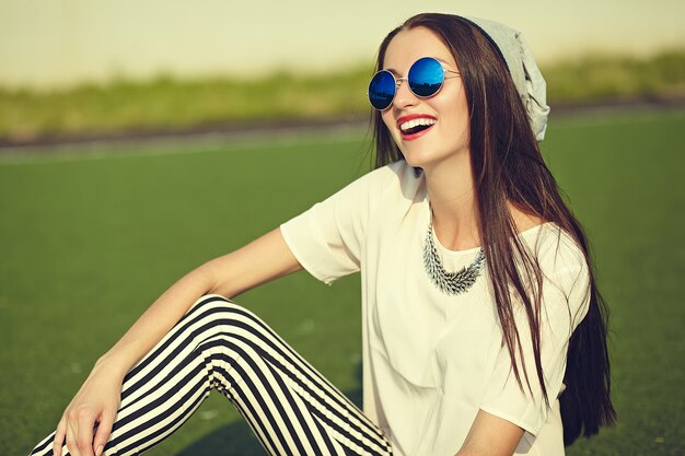 fashion brunette girl posing outdoors