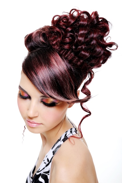 Free photo fashion creative hairstyle on the head of the young beautiful woman