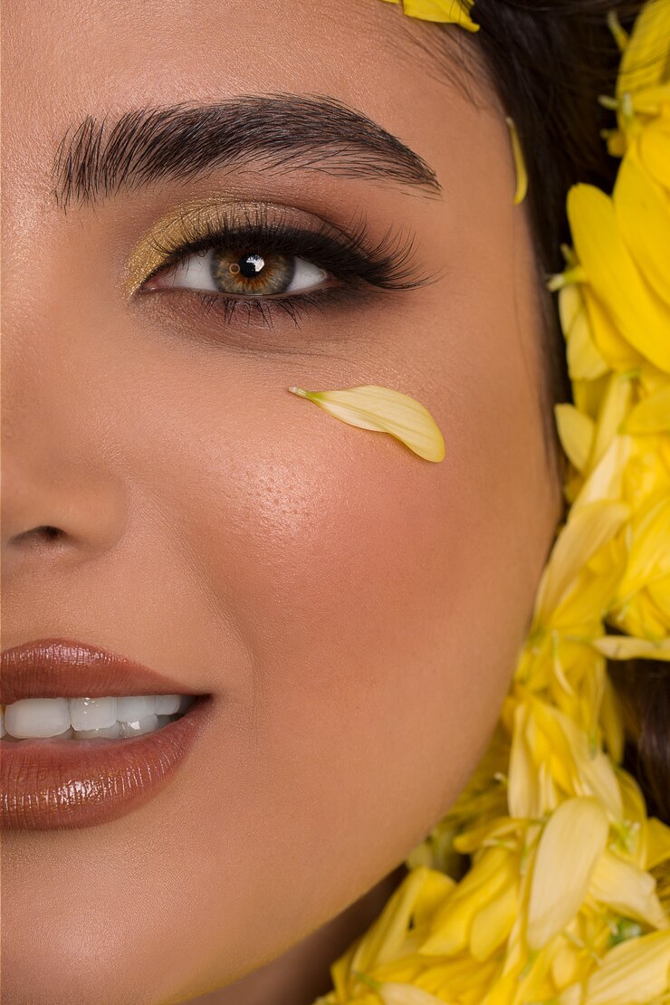 Free Photo fashion model in smokey eye makeup and brown lipstick