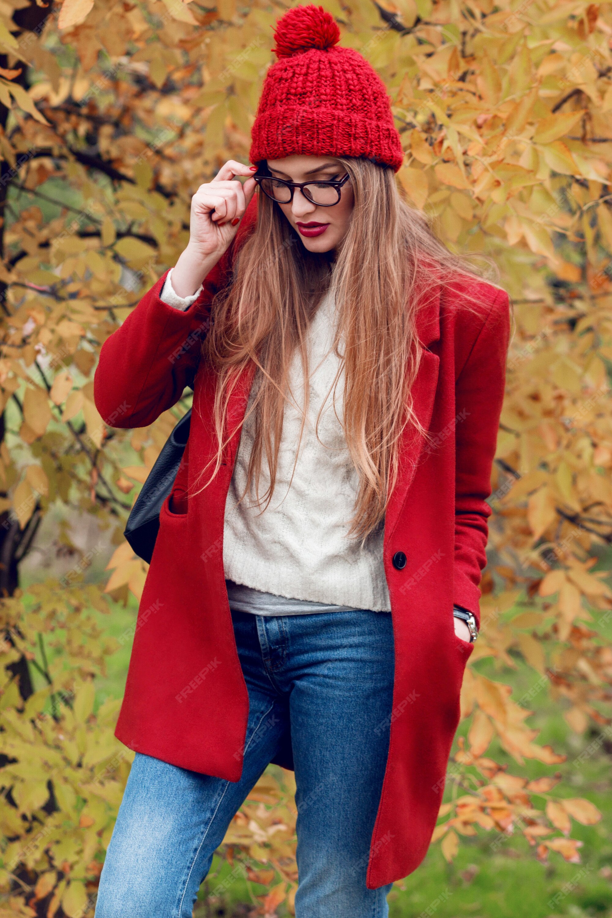 Free Photo | Fashion photo of blond woman with long hairs walking in sunny  autumn park in trendy casual outfit.