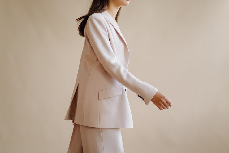 免費 Photo 年輕優雅女性的時尚肖像