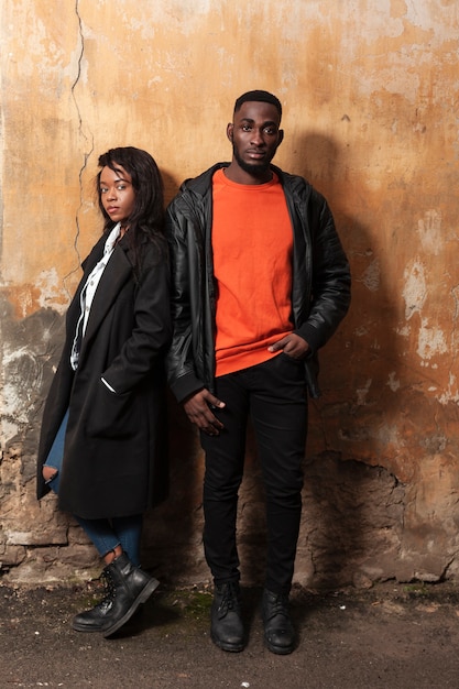 Free photo fashionable afroamerican couple full shot