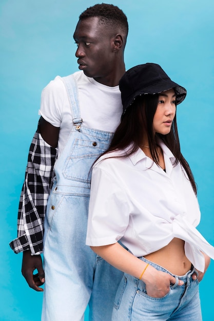 Free photo fashionable couple posing in studio