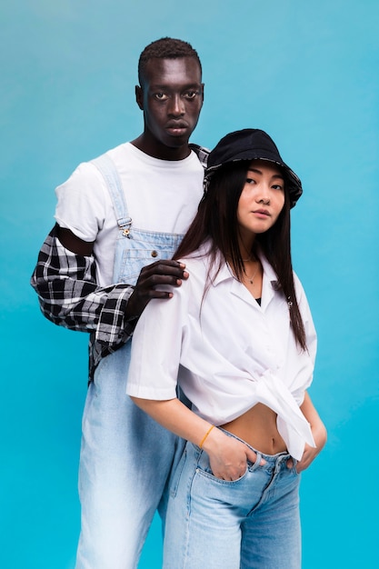 Free photo fashionable couple posing in studio