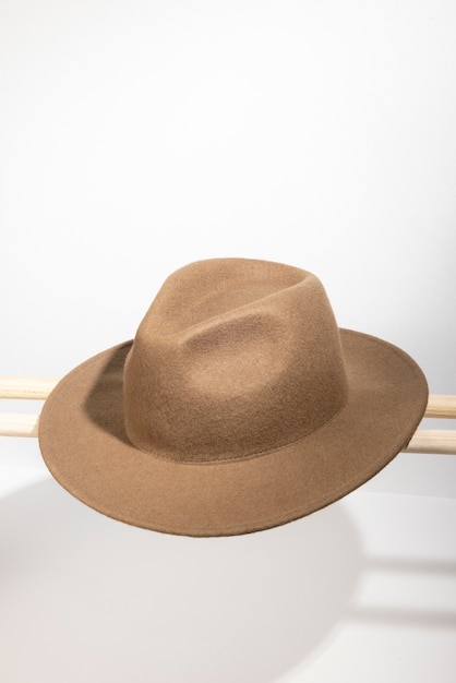 Free photo fashionable fedora hat in studio