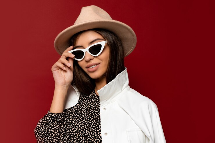 Free Photo fashionable woman in a hat, dress and white jacket , posing. fashion awinter look.