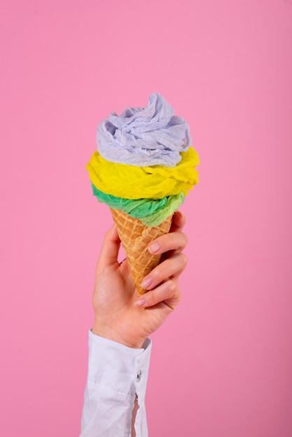 아이스크림을 가장한 소재와 직물을 이용한 패스트 패션 컨셉