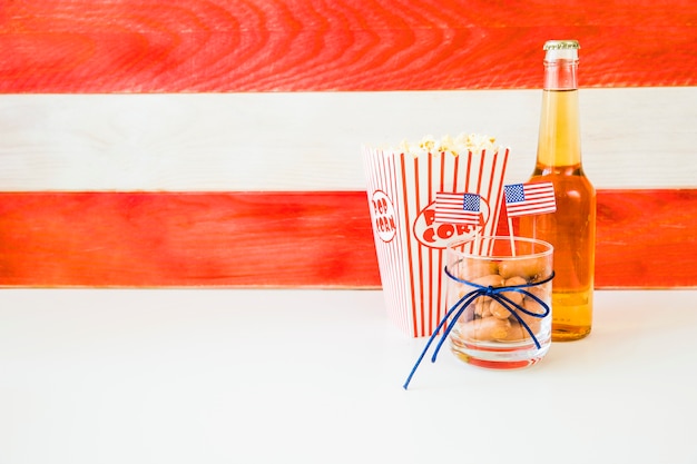 Free photo fast food concept with popcorn