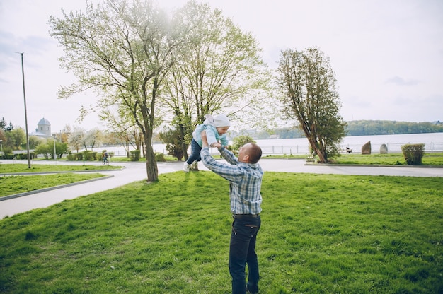 Free photo father and daughter