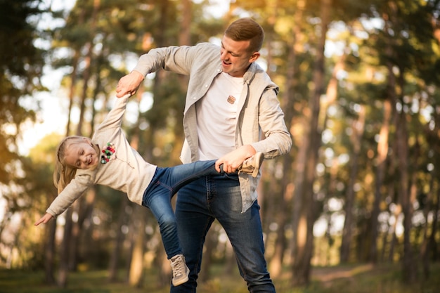 Free photo father and daughter