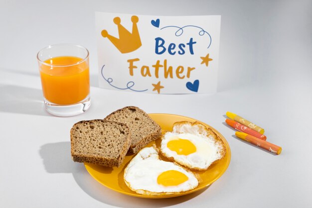 Празднование дня отца с завтраком