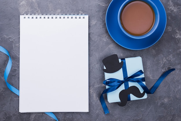 Free photo father's day gifts with empty notepad