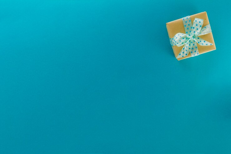 Free Photo father's day present on blue surface