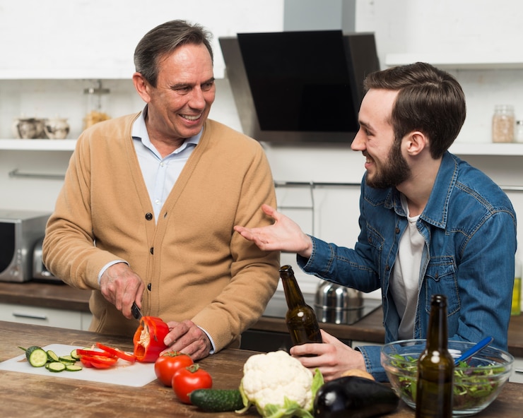 मुफ़्त फोटो father and son bonding ion kitchen