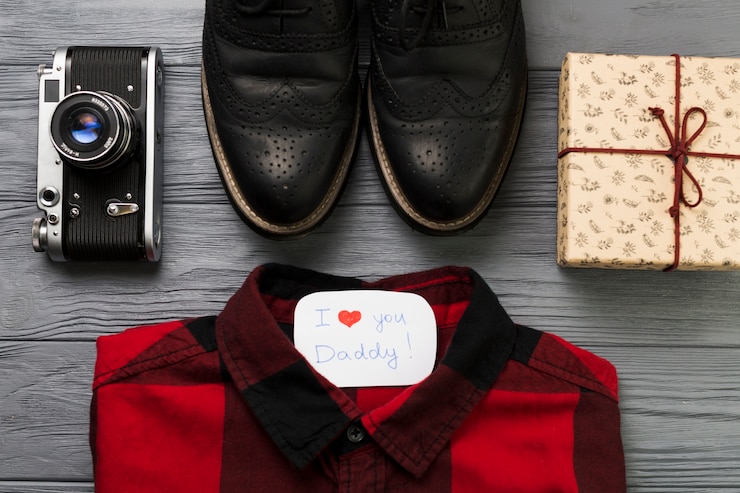 Free Photo fathers day composition with gift box