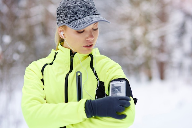 Free photo female athlete checking how many calories she burned