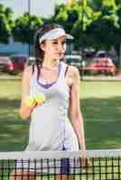 Free photo female athlete holding tennis balls in hand