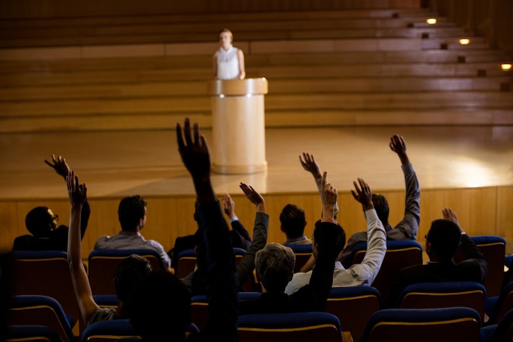 Free Photo female business executive giving a speech