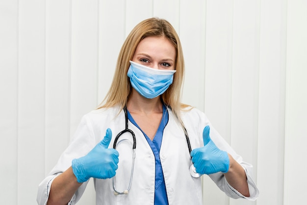 Free photo female doctor at hospital