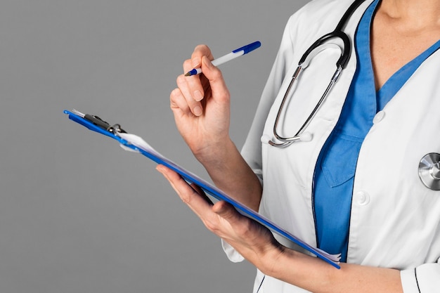 Free photo female doctor at hospital