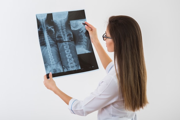 Free photo female doctor looking on a radiography